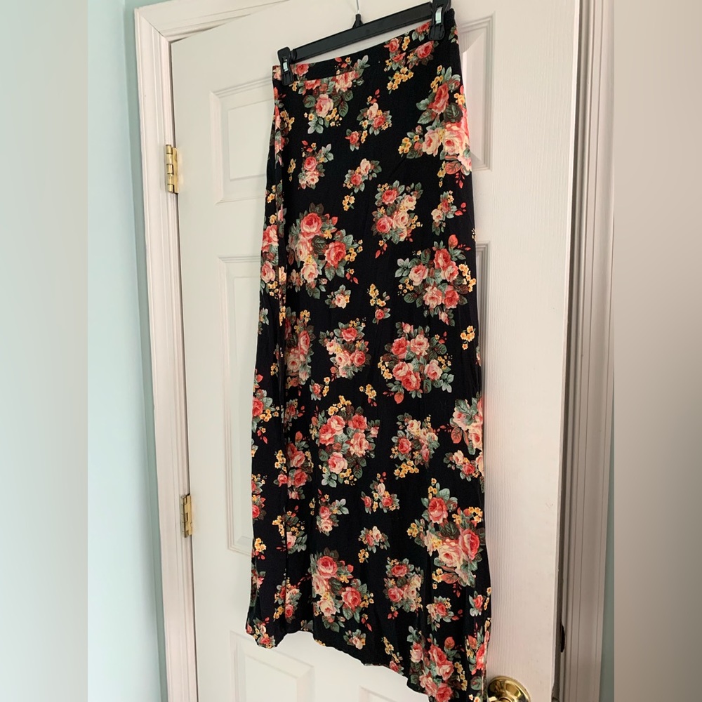 FOREVER 21 Maxi Floral Skirt